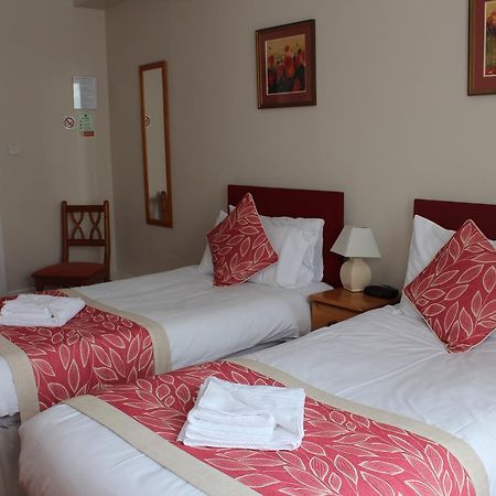 By The Sea Bed And Breakfast Eastbourne Bagian luar foto
