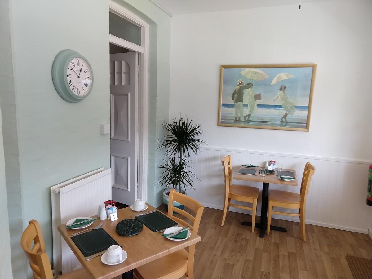 By The Sea Bed And Breakfast Eastbourne Bagian luar foto