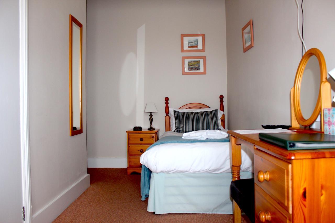 By The Sea Bed And Breakfast Eastbourne Bagian luar foto