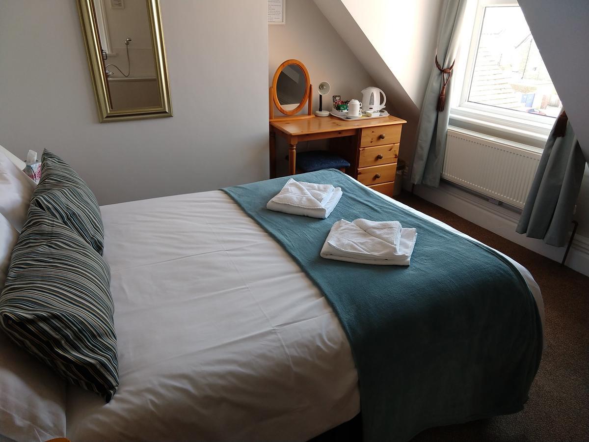 By The Sea Bed And Breakfast Eastbourne Bagian luar foto