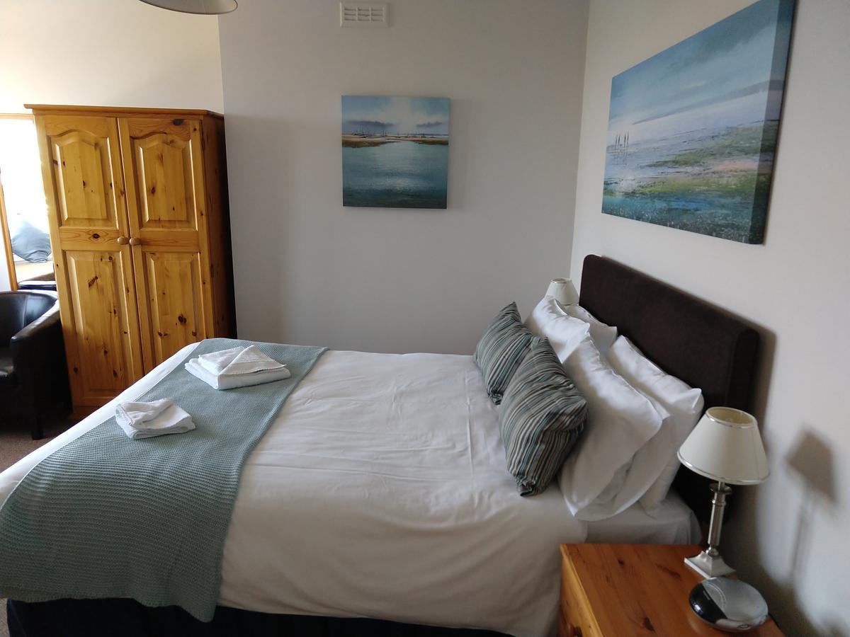 By The Sea Bed And Breakfast Eastbourne Bagian luar foto