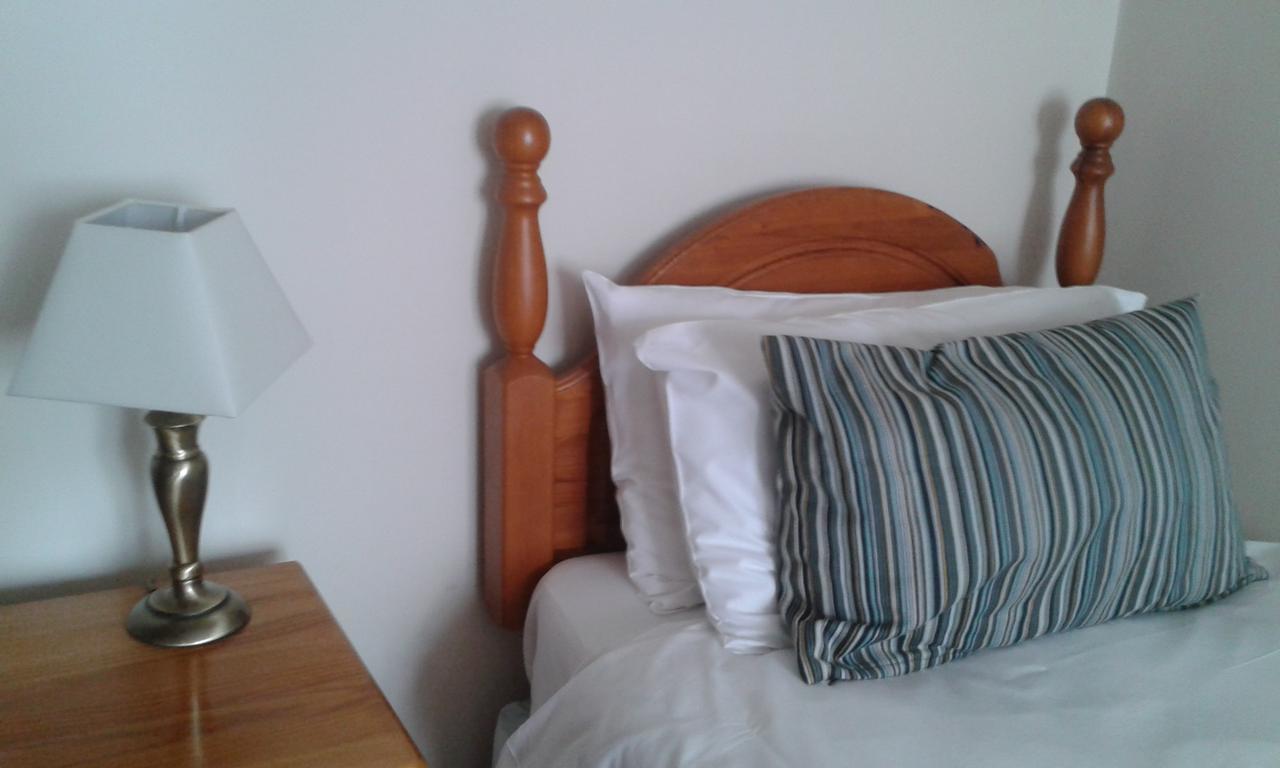 By The Sea Bed And Breakfast Eastbourne Bagian luar foto