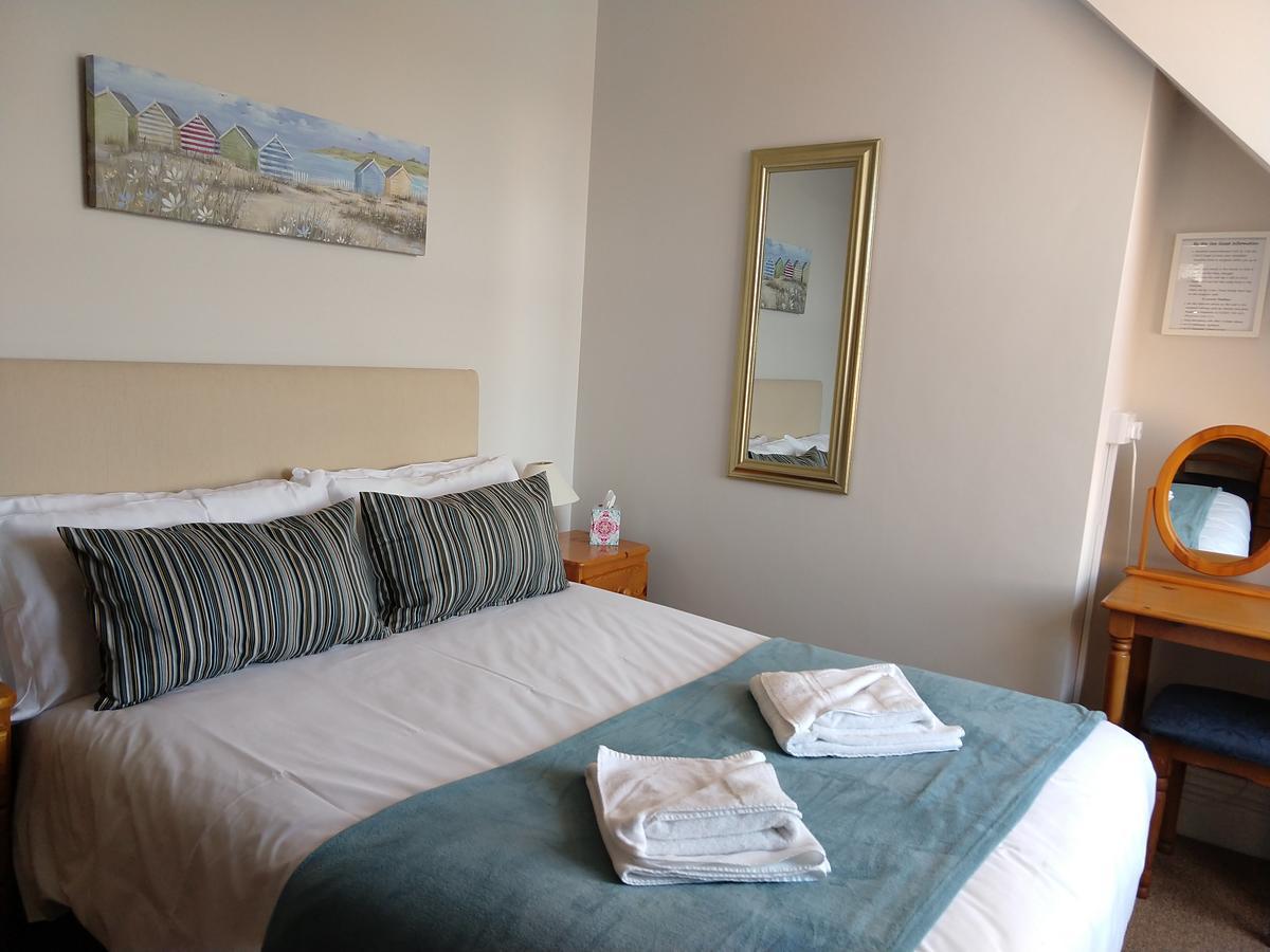 By The Sea Bed And Breakfast Eastbourne Bagian luar foto