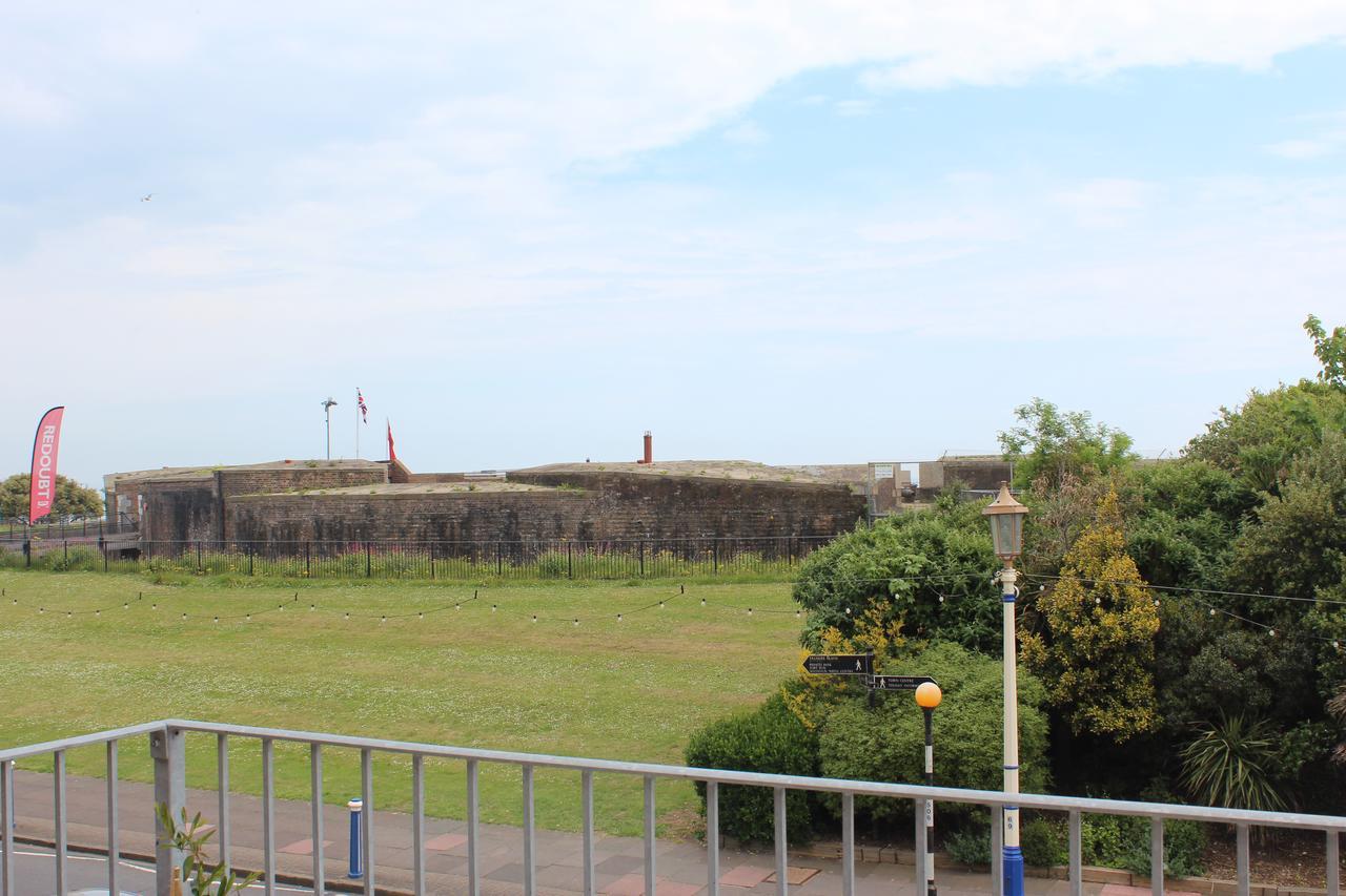 By The Sea Bed And Breakfast Eastbourne Bagian luar foto
