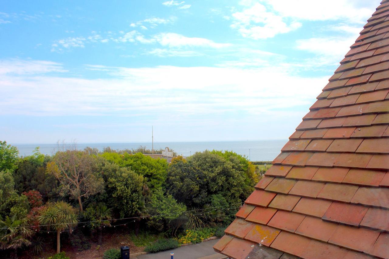 By The Sea Bed And Breakfast Eastbourne Bagian luar foto