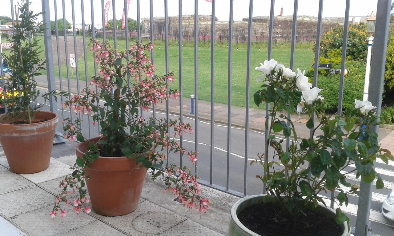 By The Sea Bed And Breakfast Eastbourne Bagian luar foto