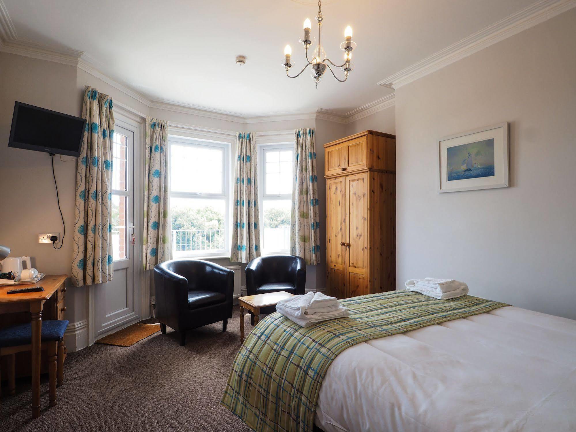 By The Sea Bed And Breakfast Eastbourne Bagian luar foto