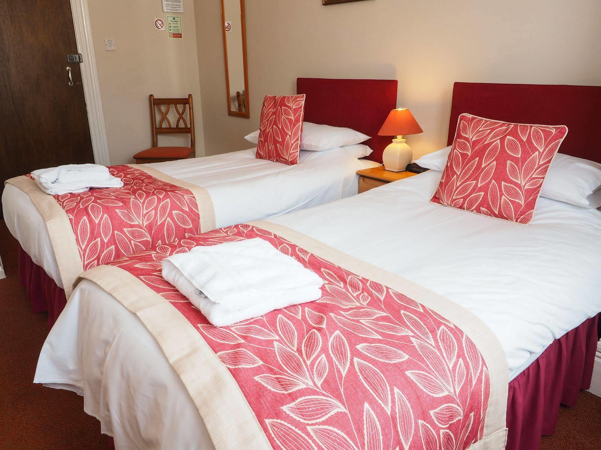 By The Sea Bed And Breakfast Eastbourne Bagian luar foto