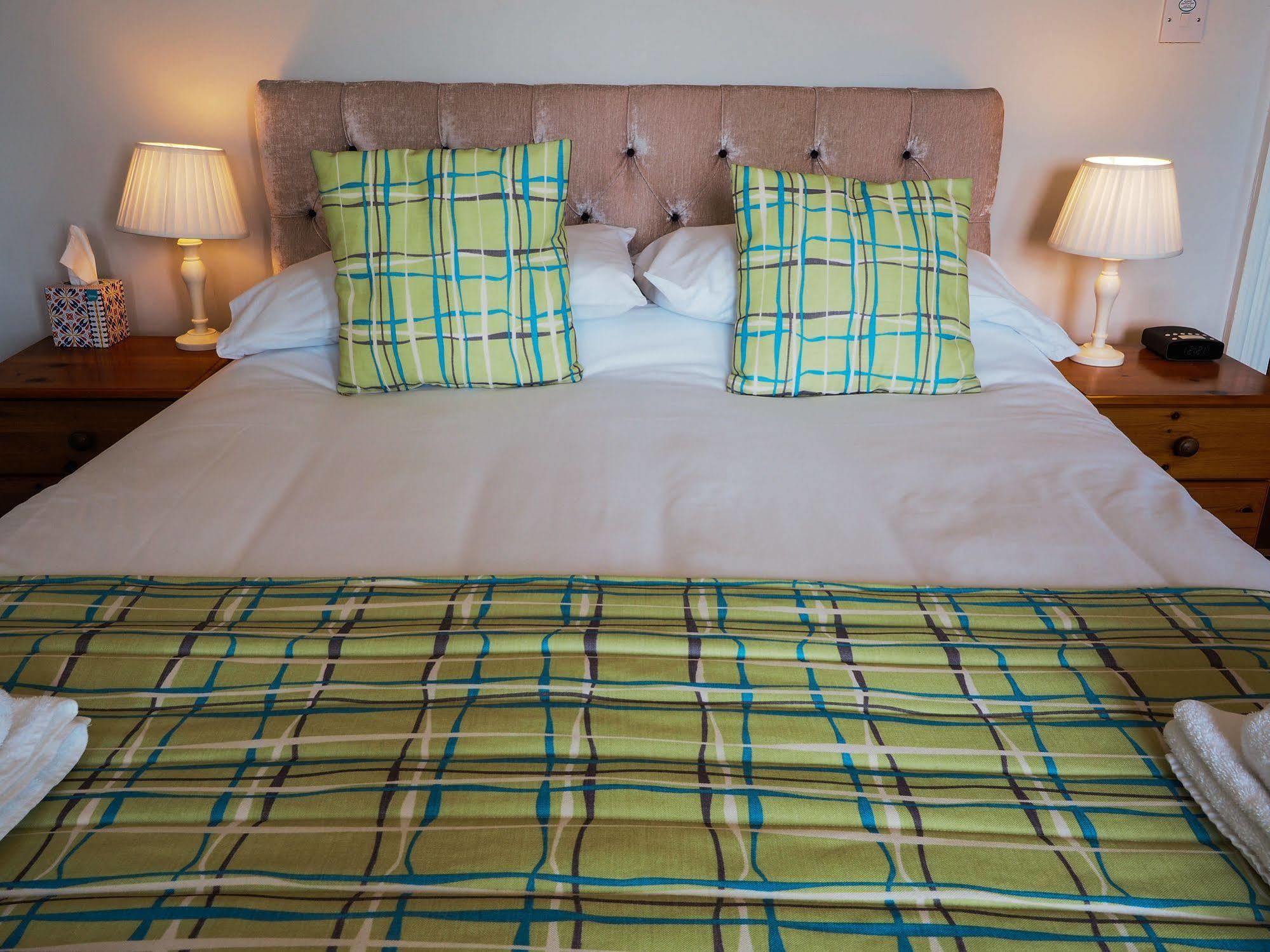 By The Sea Bed And Breakfast Eastbourne Bagian luar foto