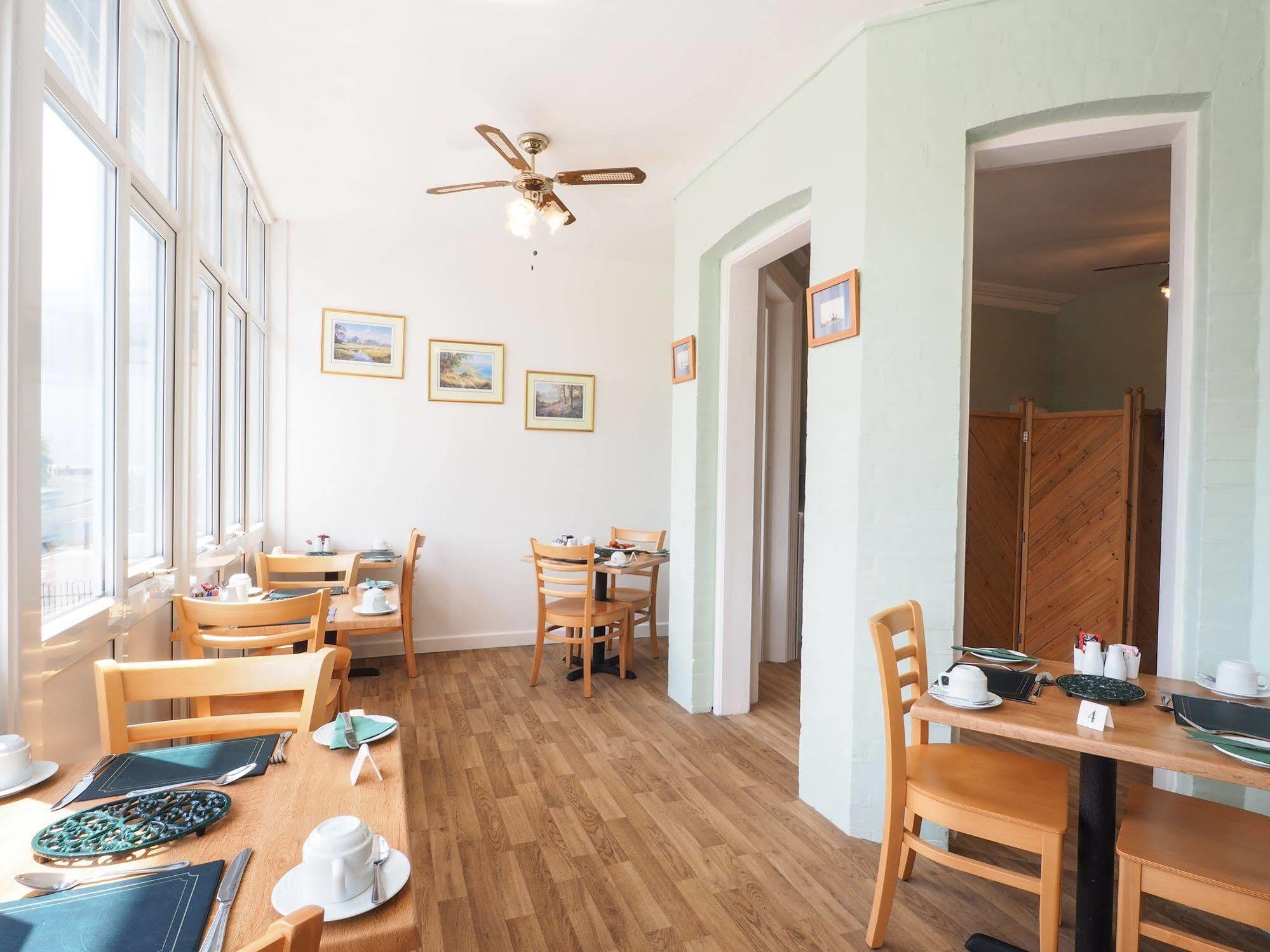 By The Sea Bed And Breakfast Eastbourne Bagian luar foto