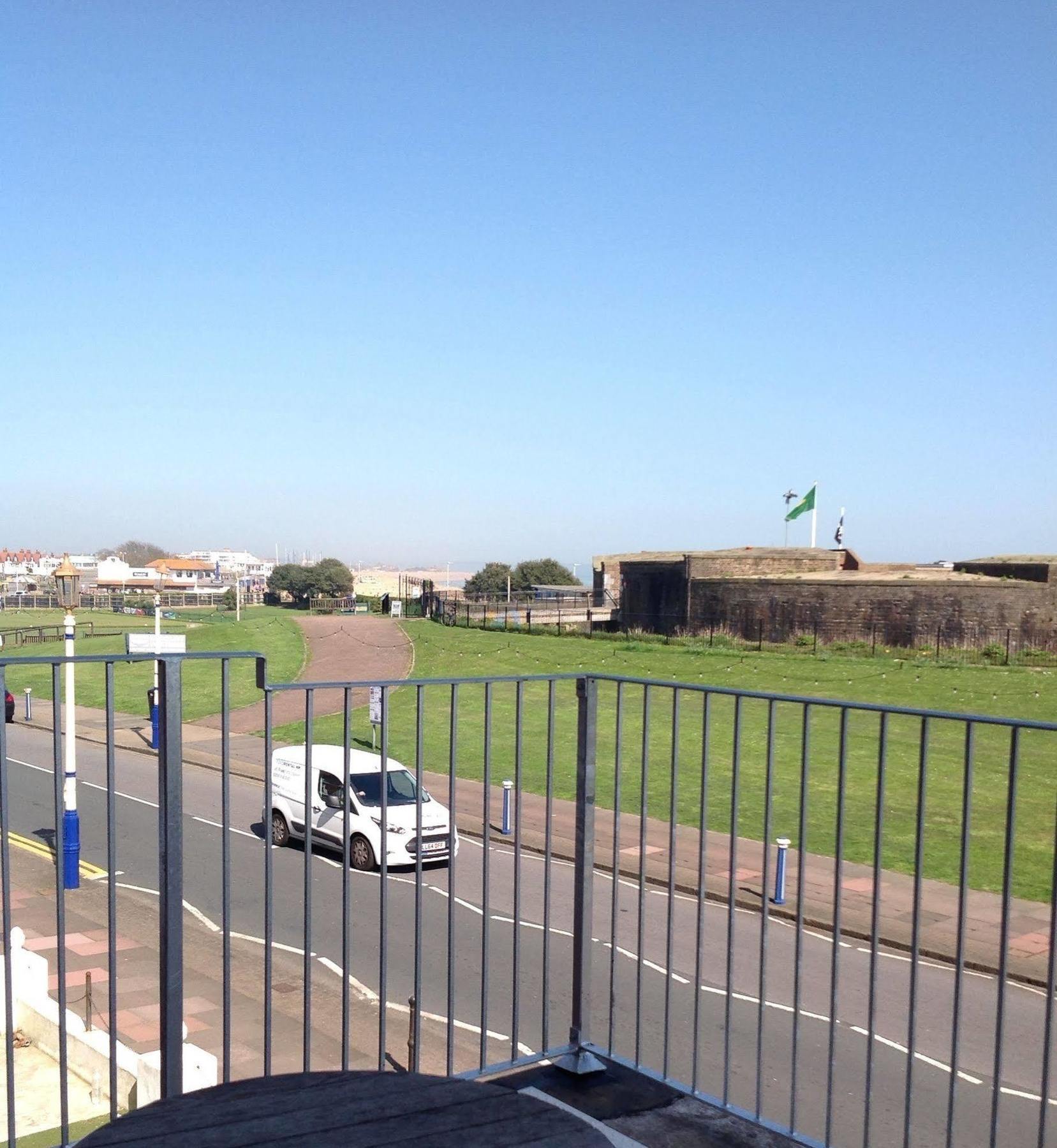 By The Sea Bed And Breakfast Eastbourne Bagian luar foto