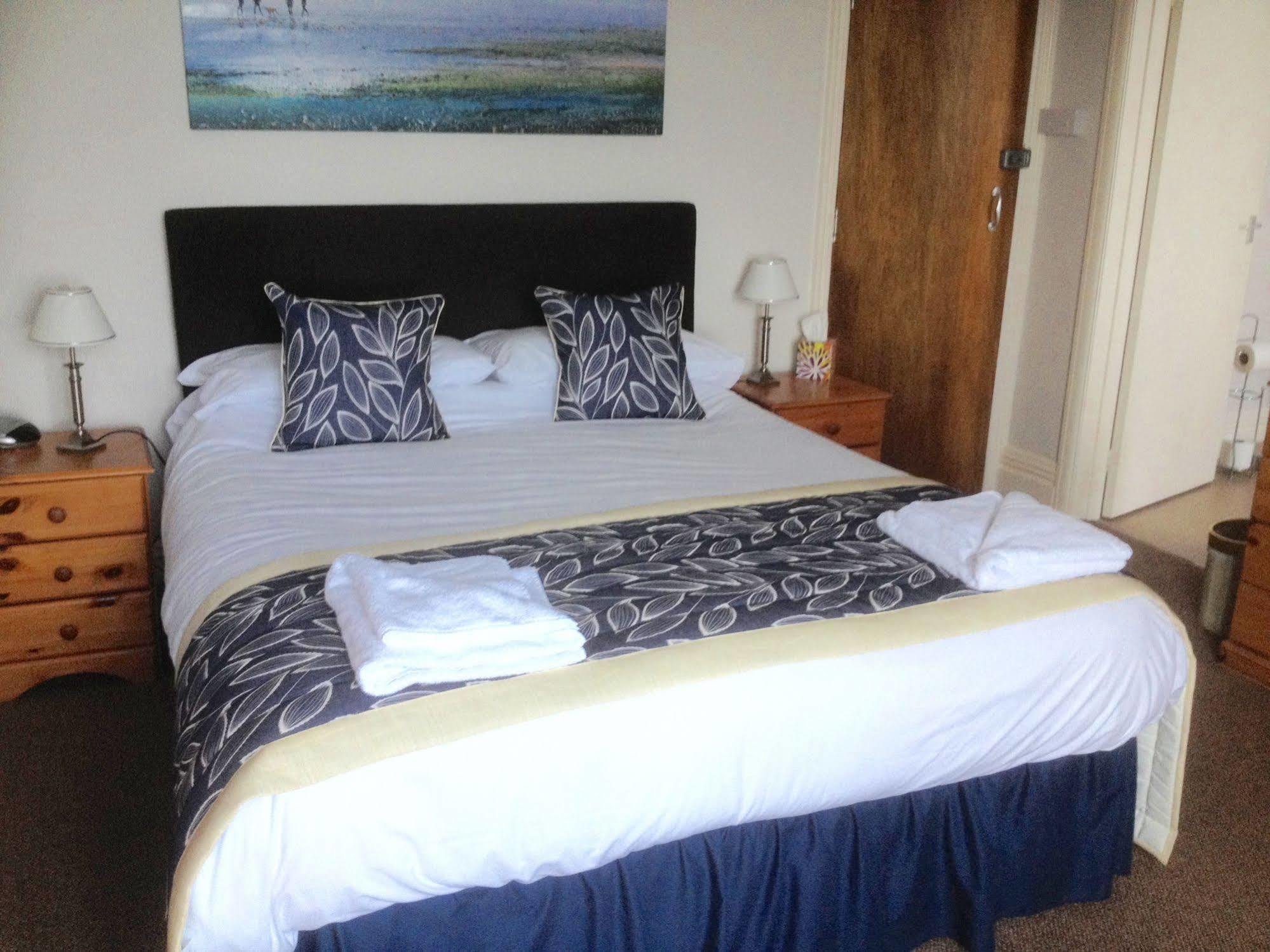 By The Sea Bed And Breakfast Eastbourne Bagian luar foto