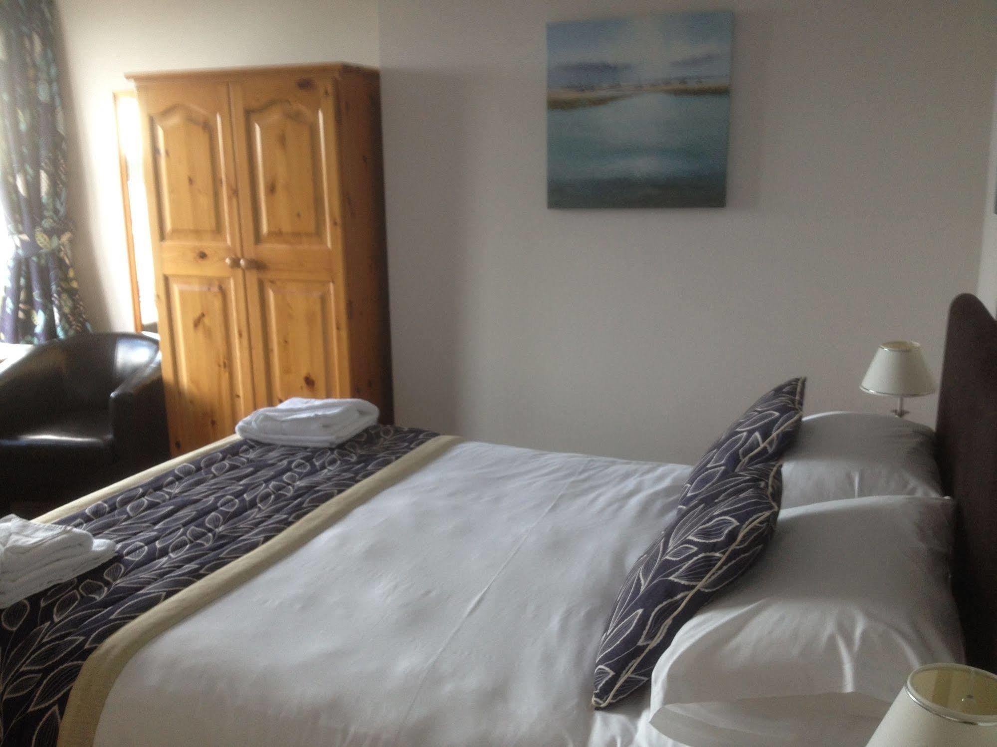 By The Sea Bed And Breakfast Eastbourne Bagian luar foto
