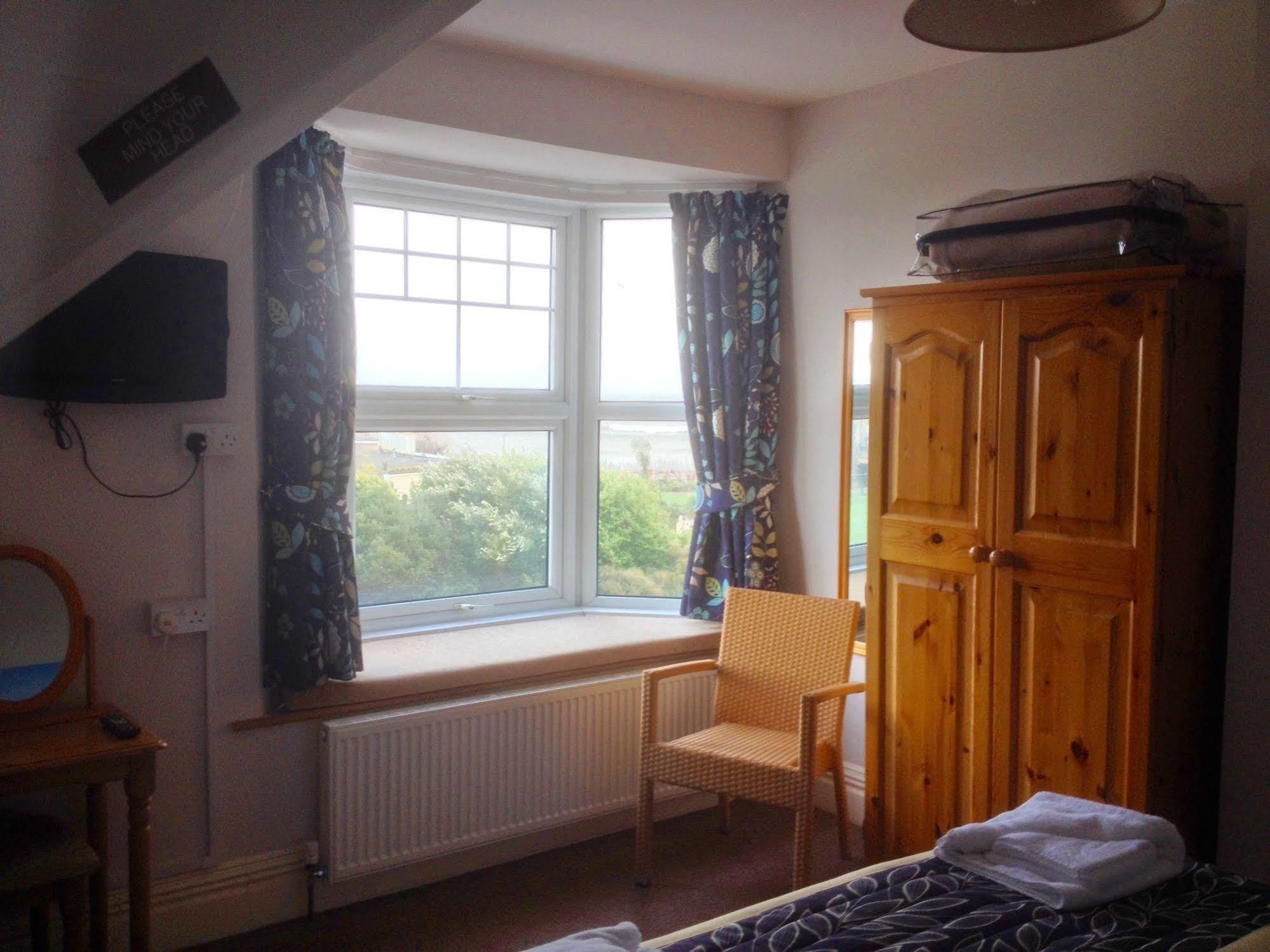 By The Sea Bed And Breakfast Eastbourne Bagian luar foto