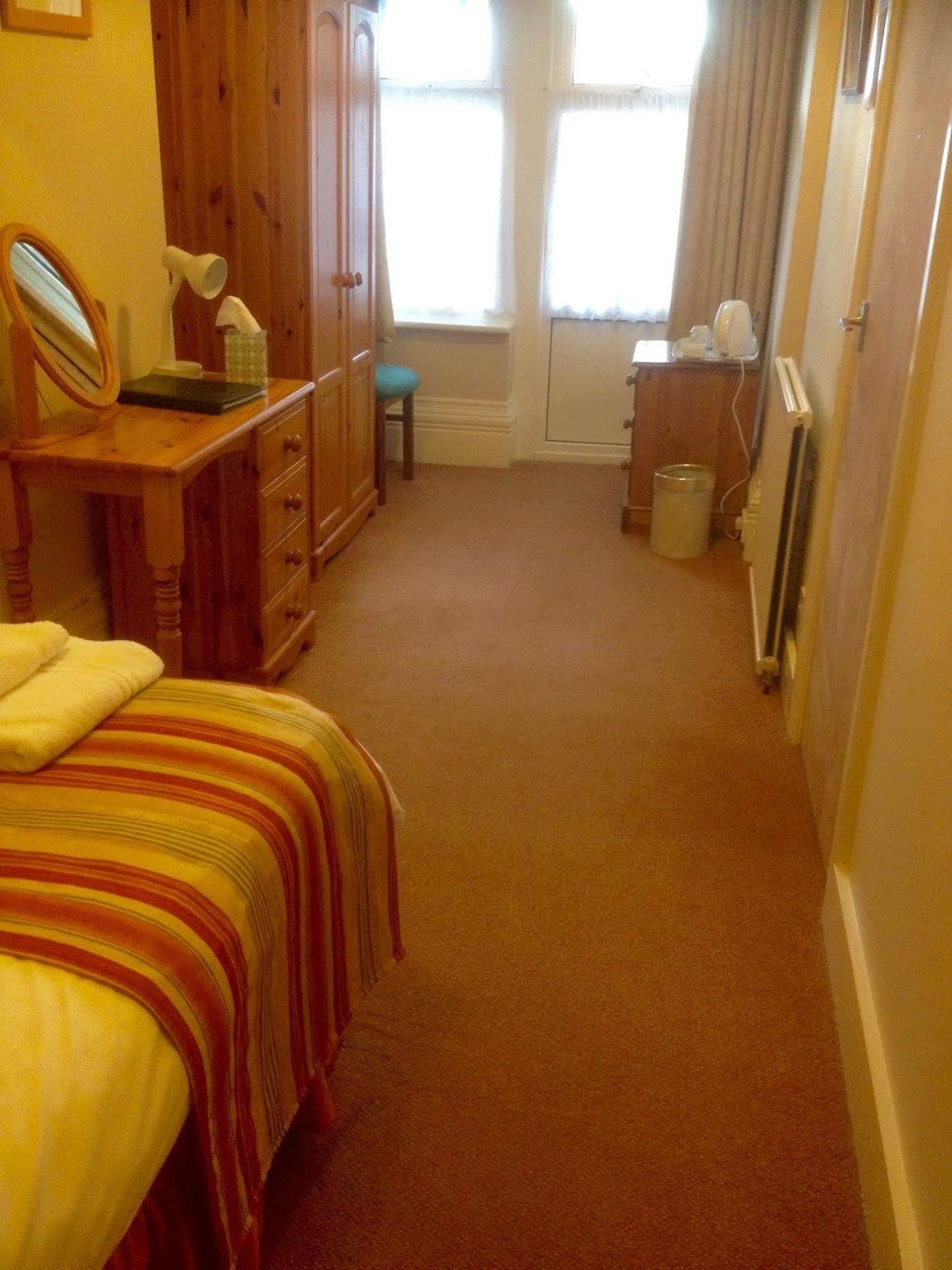 By The Sea Bed And Breakfast Eastbourne Bagian luar foto