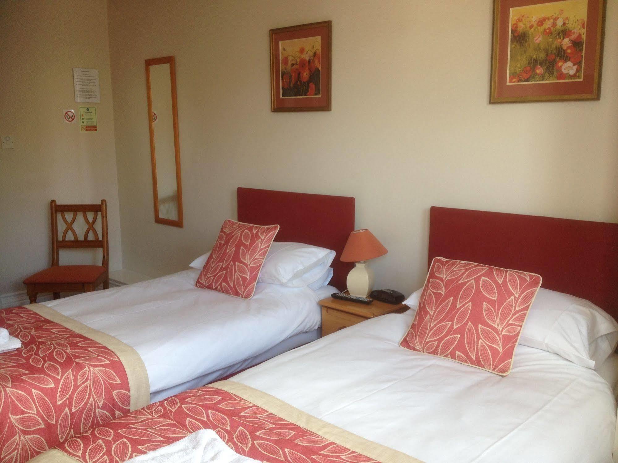 By The Sea Bed And Breakfast Eastbourne Bagian luar foto