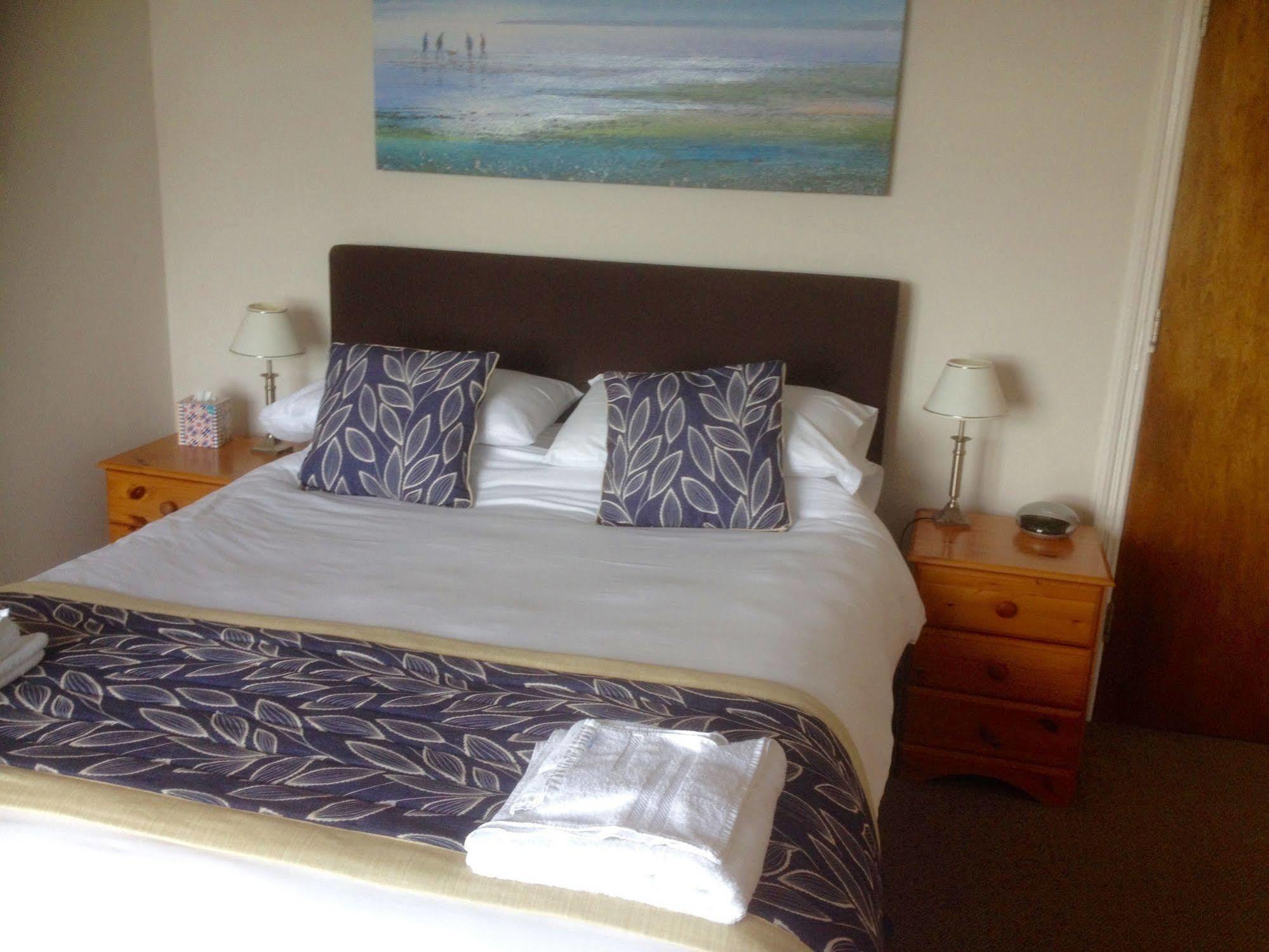 By The Sea Bed And Breakfast Eastbourne Bagian luar foto