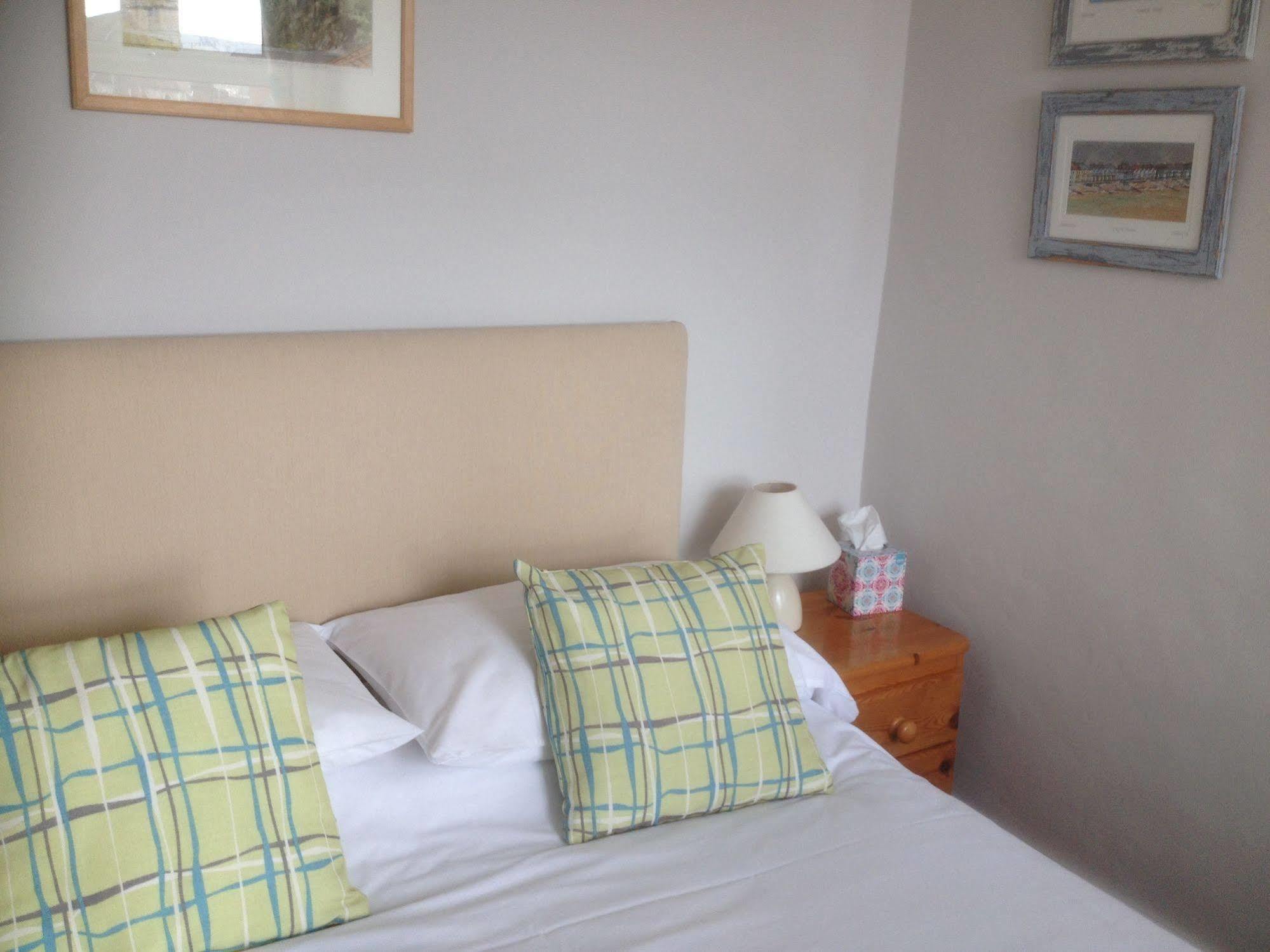 By The Sea Bed And Breakfast Eastbourne Bagian luar foto
